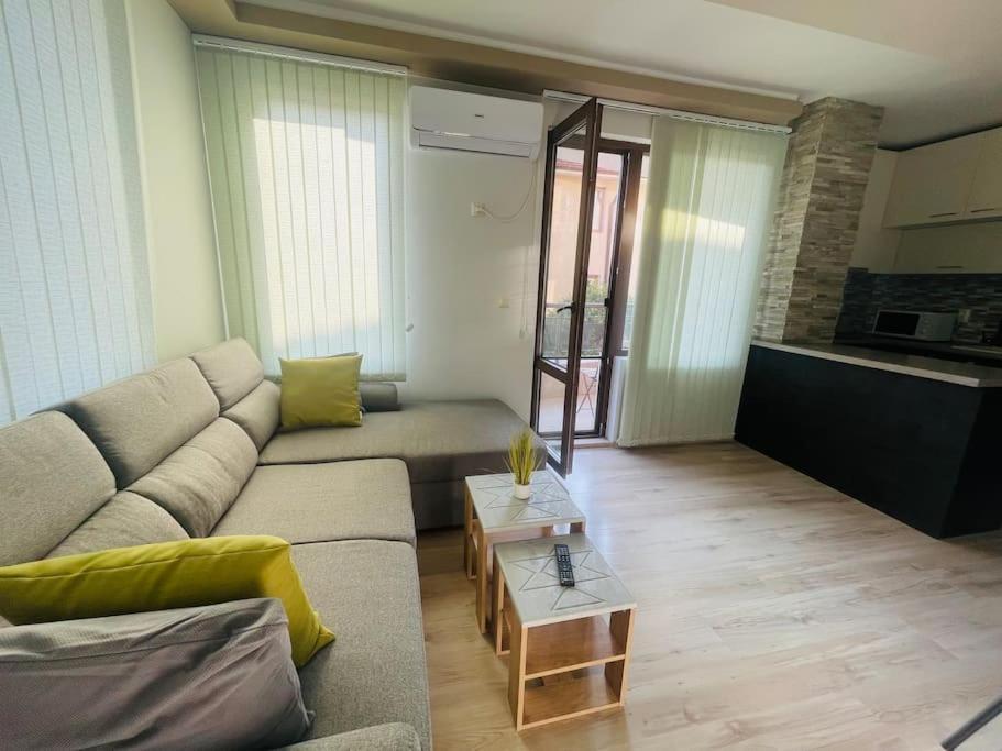 Breeze Apartment Burgas Exteriör bild